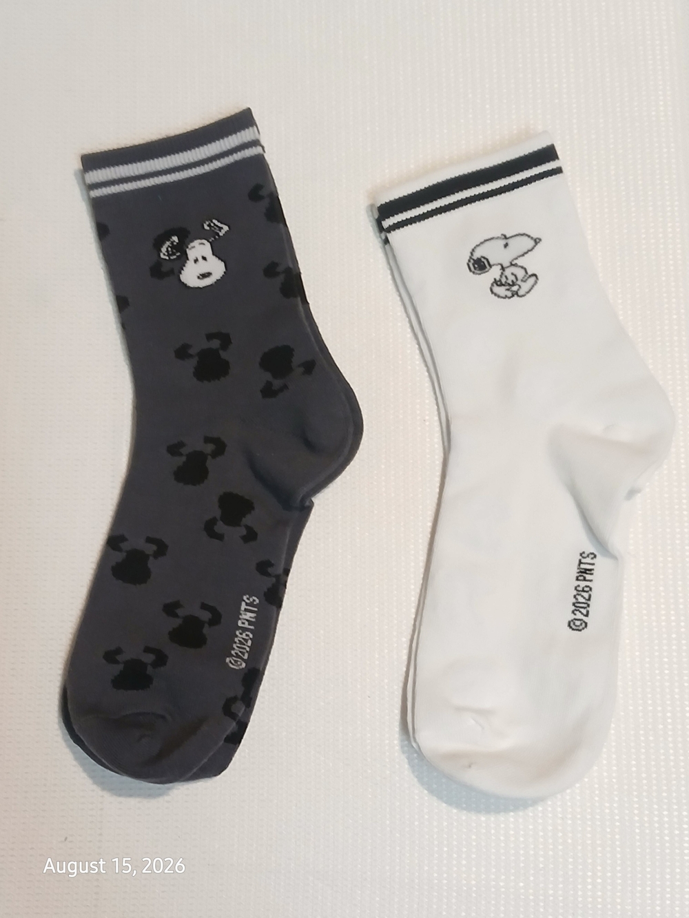 Peanuts -2 Pairs Embroidered Everyday Use Mid-Cafe Snoopy Socks 6.7" Shaft Hight
